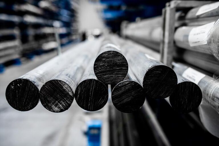 Kwadratowe pręty aluminiowe z zielono malowanymi czołami